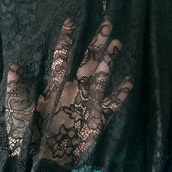 Torrid curve 3X stretch lace 3/4 sleeve crop top - Picture 2 of 5